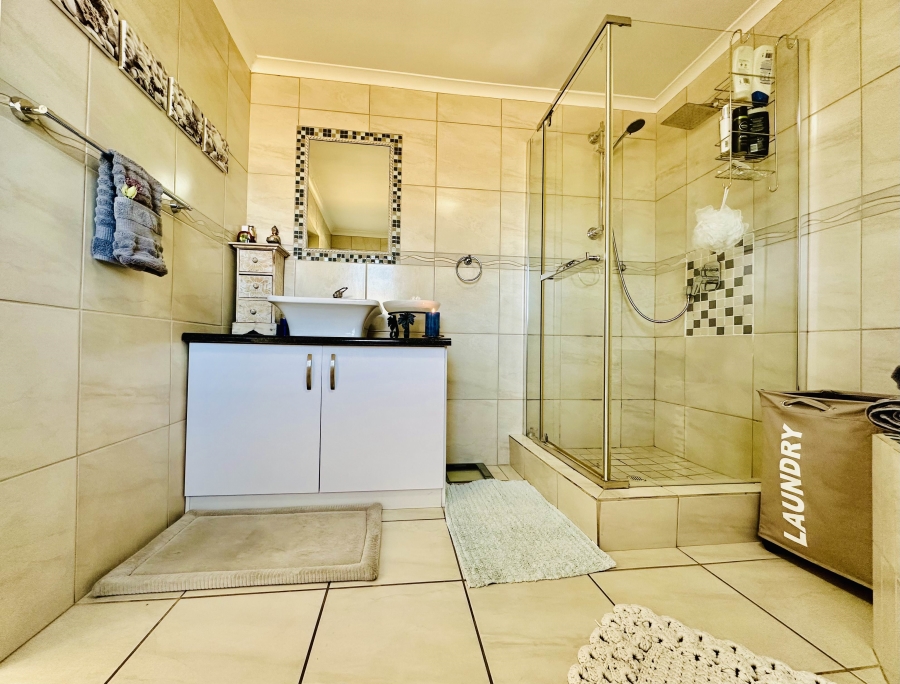 3 Bedroom Property for Sale in De Kelders Western Cape